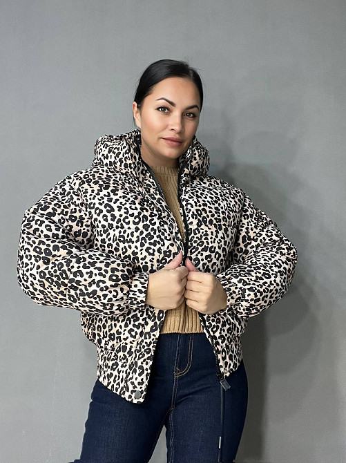 Куртка жіноча Lady Yep 9006 коротка з капюшоном леопардовий принт на резинці демісезонна бежева, бежевий, 44 Київ - фото 11