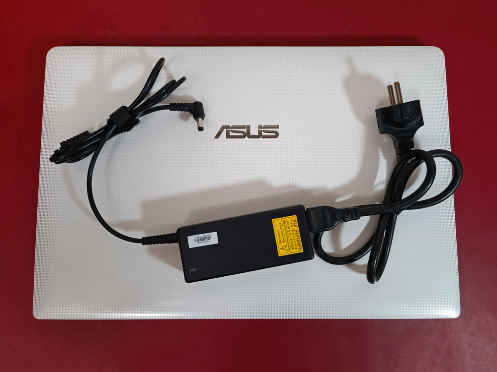 Ноутбук Asus 15.6" AMD E2-1800 / Radeon Graphics / 4 gb / SSD 256 gb Харків - фото 9