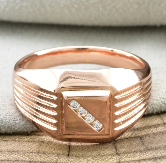 Печатка Xuping 11687 белые фианиты, ширина 12 мм, позолота РО, вес 5,7 г., размер 19, мужская Киев