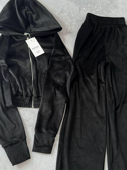 Жіночий повсякденний велюровий костюм-двійка із широкими штанами та укороченою кофтою плюшевий велюр Чорний, 42/44 Одеса - фото 7