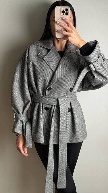 Женское трендовое пальто с двубортной застежкой на пуговицы и поясом Серый Одесса - изображение 4