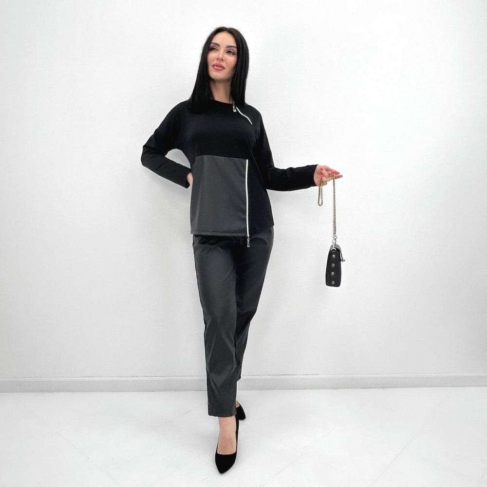 Повседневный костюм с молниями 