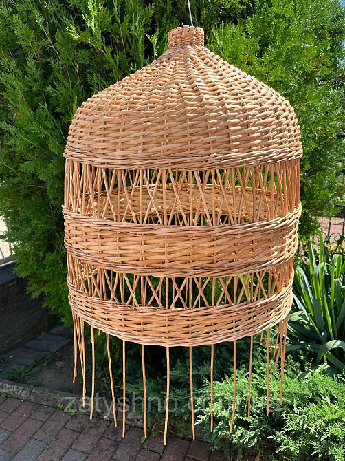 Плетеная люстра из лозы  в кафе Киев - изображение 5