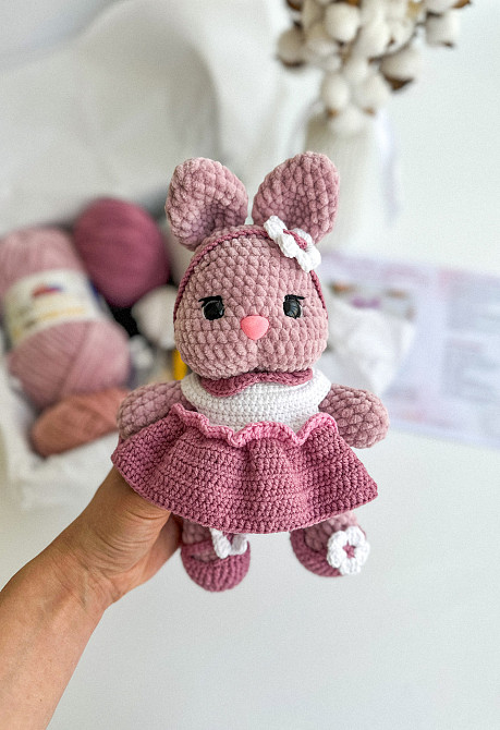 Набор для вязания крючком Зайка в платье 23 см. Киев - изображение 1