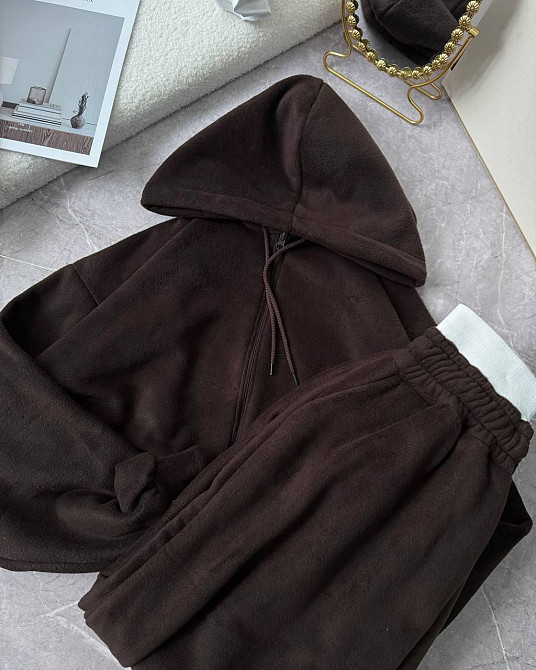 Жіночий теплий прогулянковий костюм - трійка: укорочена кофта, топ та штани у стилі оверсайз двухсторонній фліс + мікродайвінг Одеса - фото 3