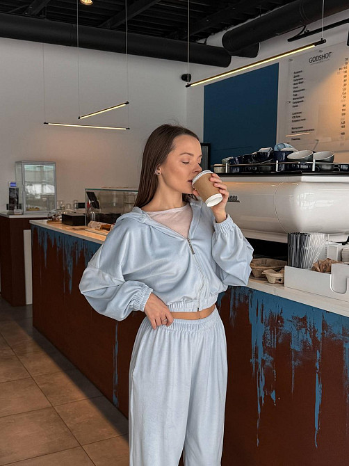 Женский повседневный велюровый костюм двойка: кофта и штаны плотный турецкий велюр Голубой, 48/52 Одесса - изображение 10