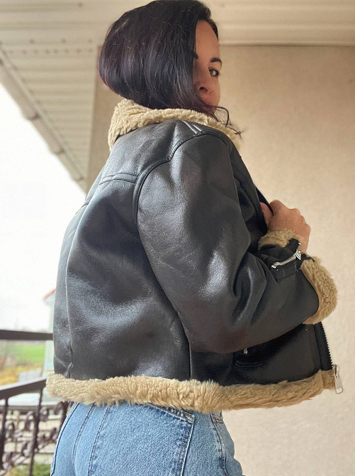 Дублянка жіноча Aftf Basic 2407 коротка блискавка з хутром екозамша темно коричнева, темно-коричневий, M Київ - фото 3