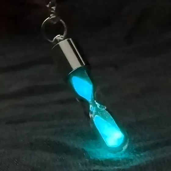 Кулон-пісочний годинник, що світиться у темряві на ланцюжку, синій колір Київ