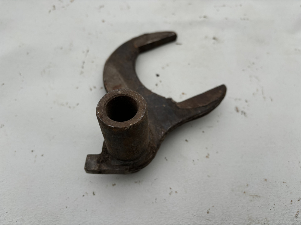 Вилка перемикання 3 і 4 передачі ДТ-75. 77.37.013. Харків - фото 1