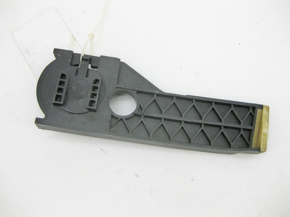 Mercedes-Benz  A2465040240 Утримувач радіатора правий нижній CLA Shooting Brake X117 CLA C117 GLA X156 A-class W176 B-class W242 B-class W246 Одесса - изображение 3