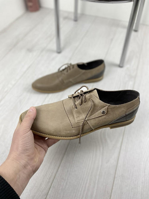 Туфлі чоловічі VADRUS шкіряні світлі розмір 44 (артикул не вказано) Коломыя - изображение 2