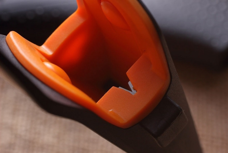 Универсальный Нож с чехлом-точилкой Fiskars (1023617) Нержавеющая сталь Нововолынск - изображение 3