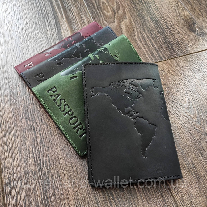 Кожаная обложка на паспорт с тиснением карта мира ST Leather (черная) Киев - изображение 3