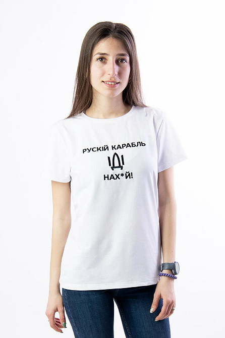 Футболка с вышивкой 