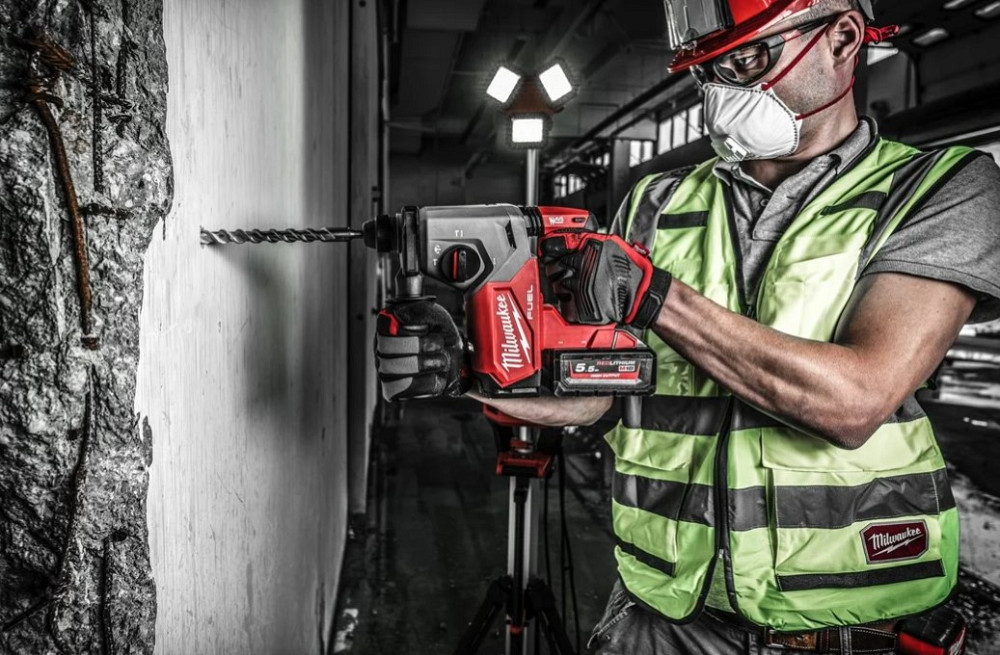 Перфоратор акумуляторний безщітковий SDS PLUS Milwaukee M18 FH-0X FUEL Одеса - фото 9