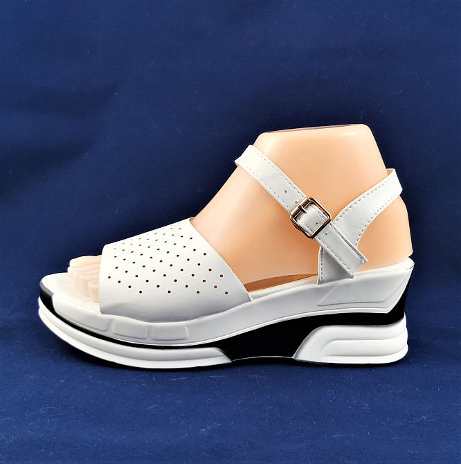 Жіночі Сандалі Босоніжки на Танкетці Платформа Білі Літні (розміри: 38,39,40) - К2 Дніпро - фото 3