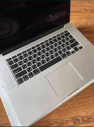 Ноутбук: Apple MacBook Pro 15" Mid (2015) i7 16GB. SSD 512GB. Київ