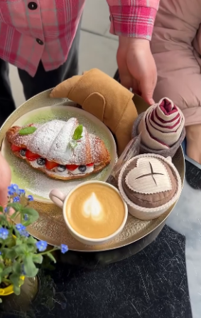 Іграшка для собак кекс Happy Peppy (Хеппі Пеппі) з отворами для корму Запоріжжя