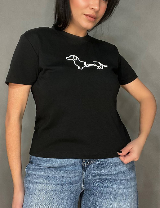 Футболка жіноча A-N 25195 однотонна базова з вишивкою собачки попереду середня довжина  one size, чорний, one size Київ - фото 3