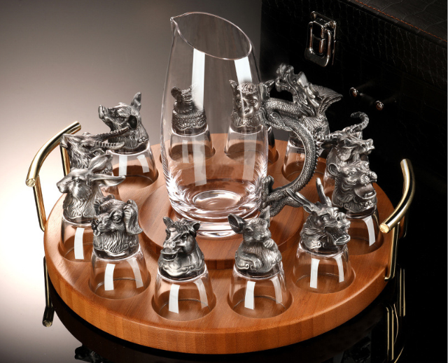 Набор рюмок Китайский гороскоп 30 мл х 12 шт Графин 300 мл в Кейсе Круглый бамбуковый Разнос Старое серебро Кременчуг - изображение 1