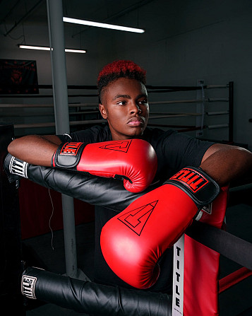 Боксерські рукавиці TITLE Boxing Vegan Gloves Red/Black 8 oz (капа в комплекті) Кам'янське - фото 9