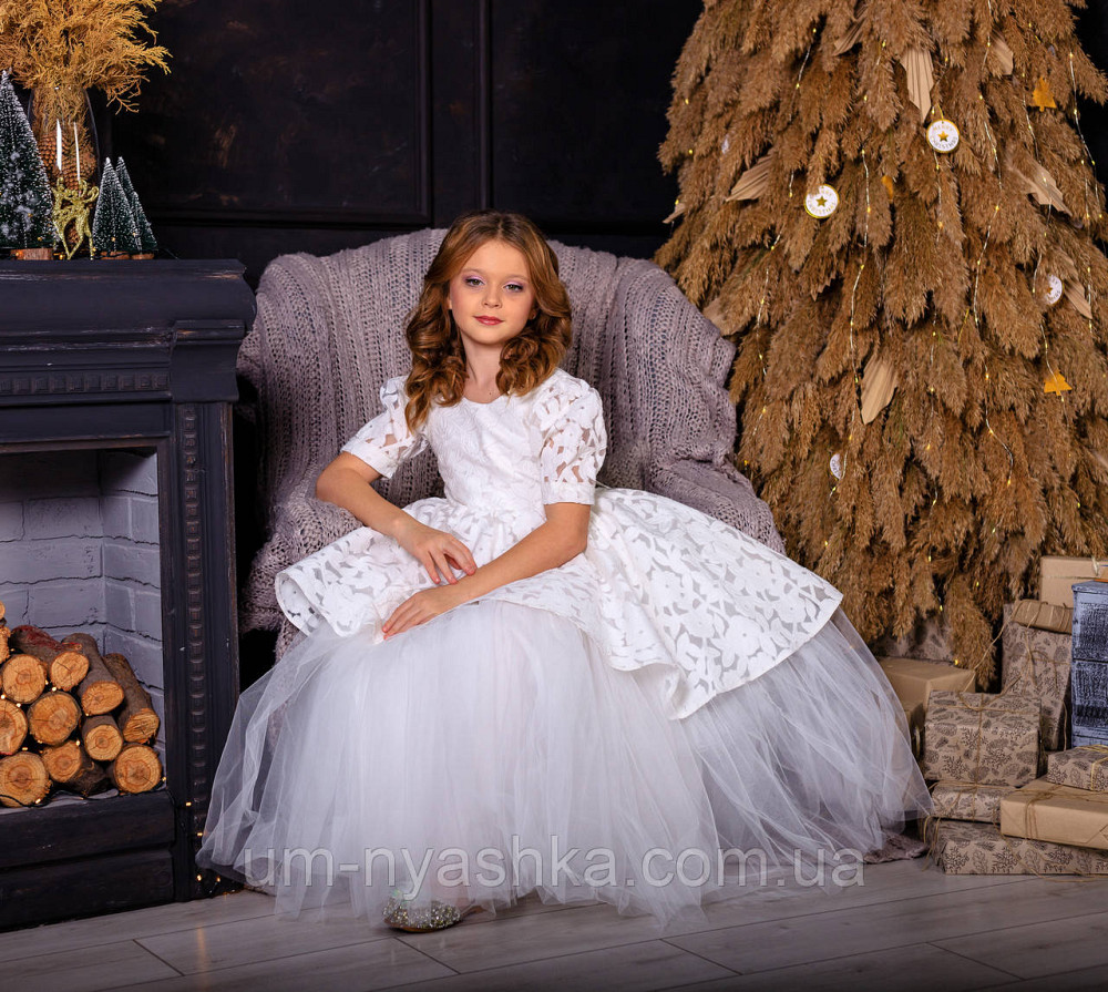 Довга молочна сукня з видовженою спідницею з мережива Кривий Ріг - фото 5