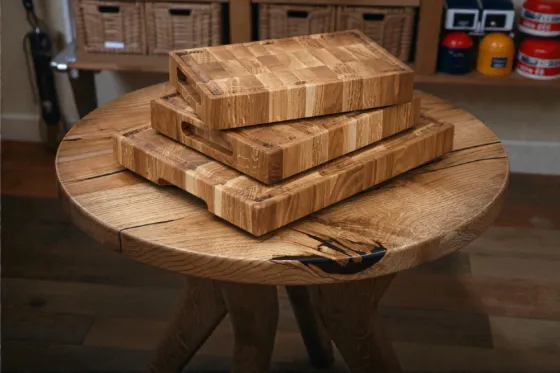 Дубовий столик з елементами епоксидної смоли Кролевець