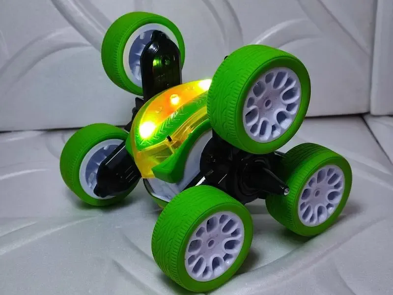 Машинка-перевертыш на радиоуправлении Stunt car exciter Зеленая Коломыя - изображение 3