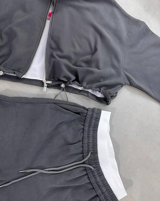 Женский прогулочный оверсайз костюм тройка: кофта топ и брюки двунить + микродайвинг Графит Одесса - изображение 2