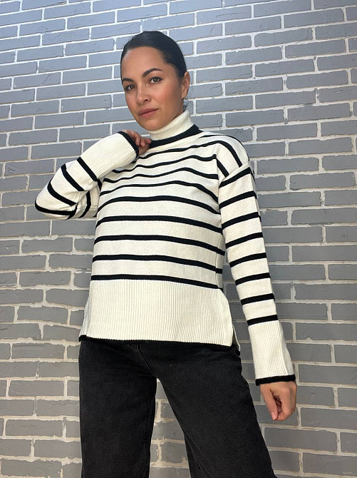 Светр жіночий A-N 263 оверсайз високе горло смуга розрізи вільний, білий, one size Київ - фото 14