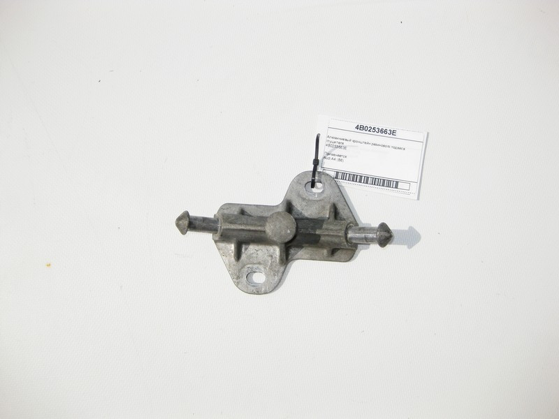 Audi  4B0253663E Алюмінієвий кронштейн гумового підвісу глушника Audi A4 (B6) Одесса - изображение 2