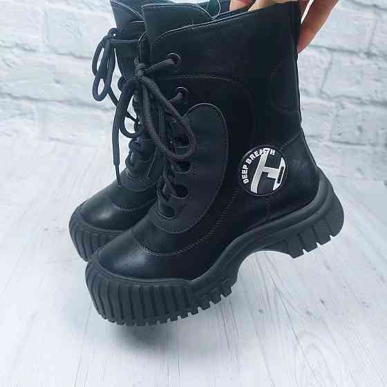 Детские зимние черные ботинки  для девочек с тракторной подошвой и шнуровкой  32,34,37 Николаев