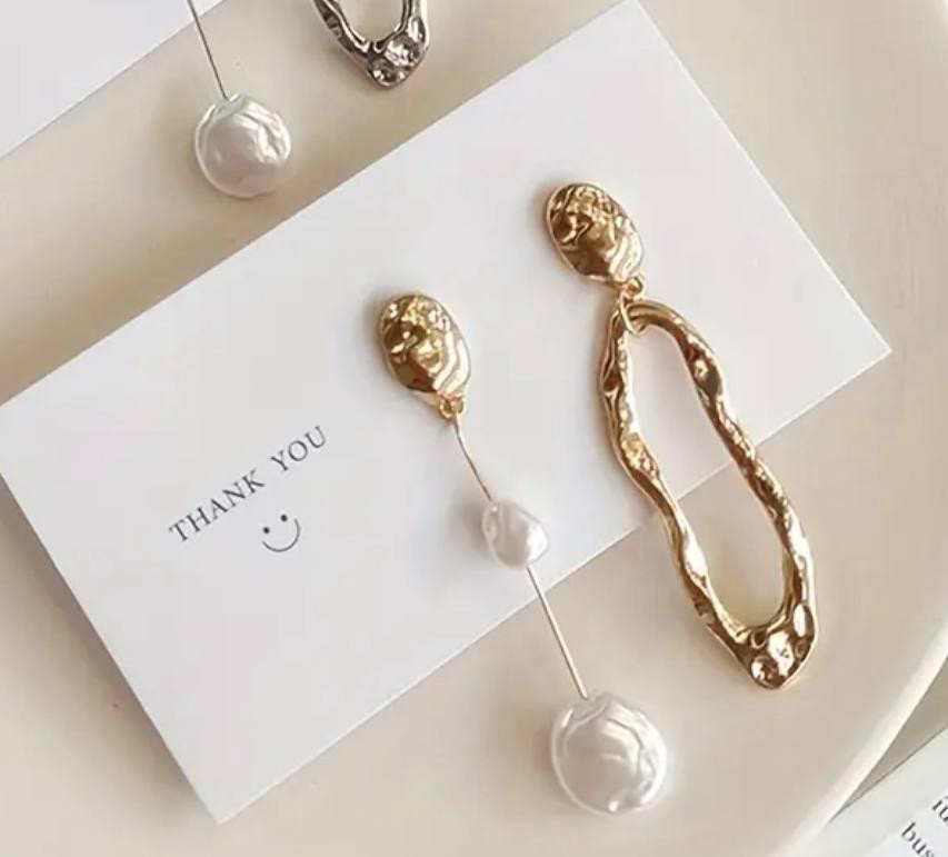 Сережки асиметричні з перлами та абстрактним кільцем – золото Київ - фото 1
