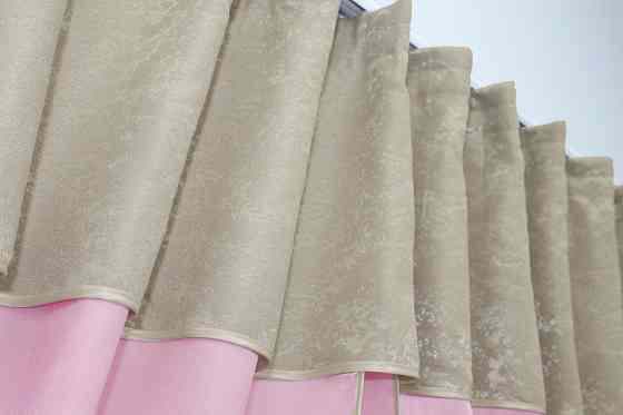 Кухонные шторы VR-Textil № 073к с ламбрекеном и подхватами розовый с серо-бежевым 270х170 см (52-0292) Киев