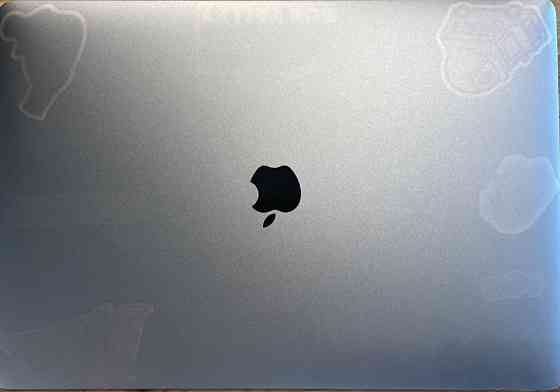 Ноутбук: MacBook Pro 15 (2018) Core i7 2.2Ghz. 16/256Gb. Київ