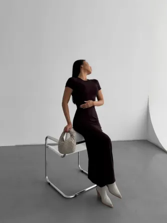 Платье идеально ложится на фигуру , мягкая ткань , очень эластичная. Одесса