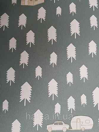 Шпалери флізелінові дитячі Caselio Our Planet дерева ялинки будиночки намети білі машини на сірому Київ