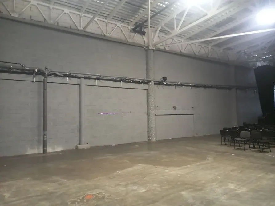 Приміщення в центрі міста. Червона лінія, окремий вхід, вікна на червону лінію. Гарний пішохідний і автомобільний трафік, по сусідству сильні якірні п Дніпро - фото 1