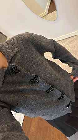 Жіночий укорочений кардиган із декоративними застібками у формі бантиків машинне в'язання Графіт Одеса