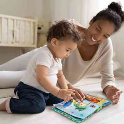 Розвиваюча іграшка CoComelon Feature Roleplay Музична плюшева книга (CMW0025) Вінниця