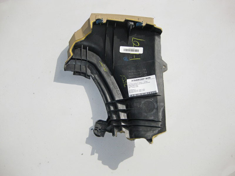 Mercedes-Benz  A1646802687 8K56 Частина панелі приладів - торпеди біля бардачка бежева ML W164 GL X164 Одесса - изображение 2