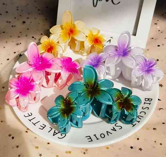 Заколка-крабик цветок 9 см Белый с желтой серединкой Смела