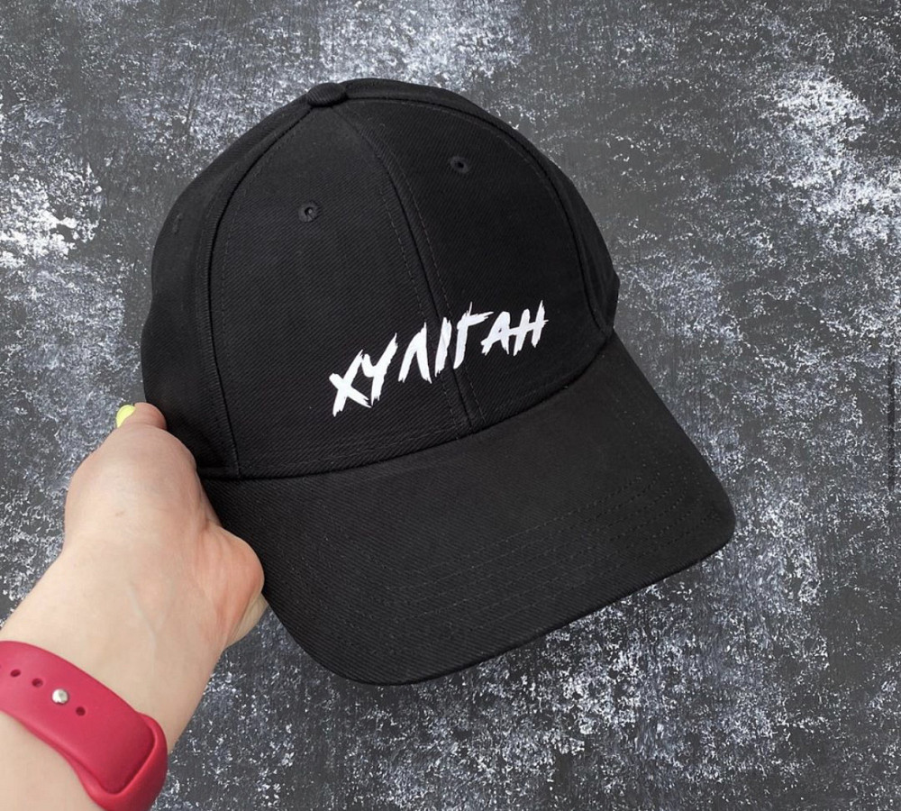 Чорна Кепка/Бейсболка з написом — ХУЛІГАН Чернівці - фото 1