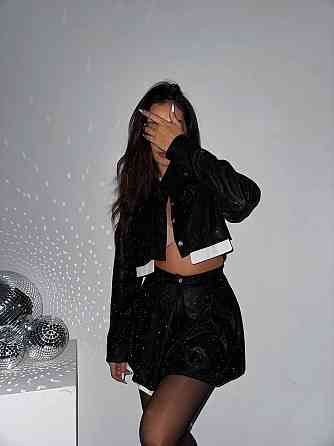 Женский праздничный блестящий костюм двойка: жакет и юбка с шортами Черный, 42/44 Одесса