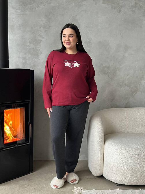 Пижама женская большого размера штаны и лонгслив батал PLUS SIZE с вышивкой звезды для дома и сна с длинными рукавами бордовая 3XL Одесса - изображение 3