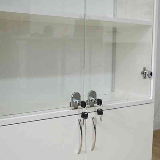 Косметологічна вітрина з тумбою Київ