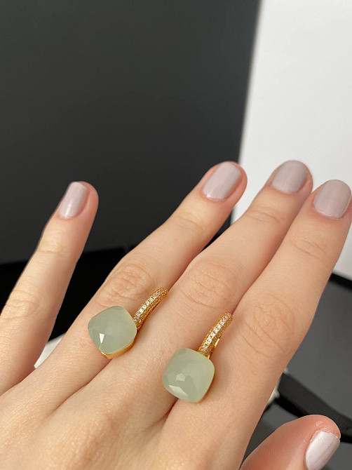 Помелато/Pomellato сережки позолоту з одним квадратним каменем зеленого кольору та дрібними цирконами по колу Одеса - фото 5