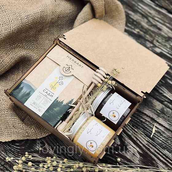 Подарунковий набір для чоловіка з чаєм і крем-медом у дерев’яній скриньці Ірпінь