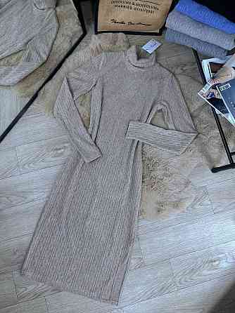 Жіноче витончене стильне плаття з розрізом збоку трикотаж машинне в'язання Бежевий, 46/48 Одеса