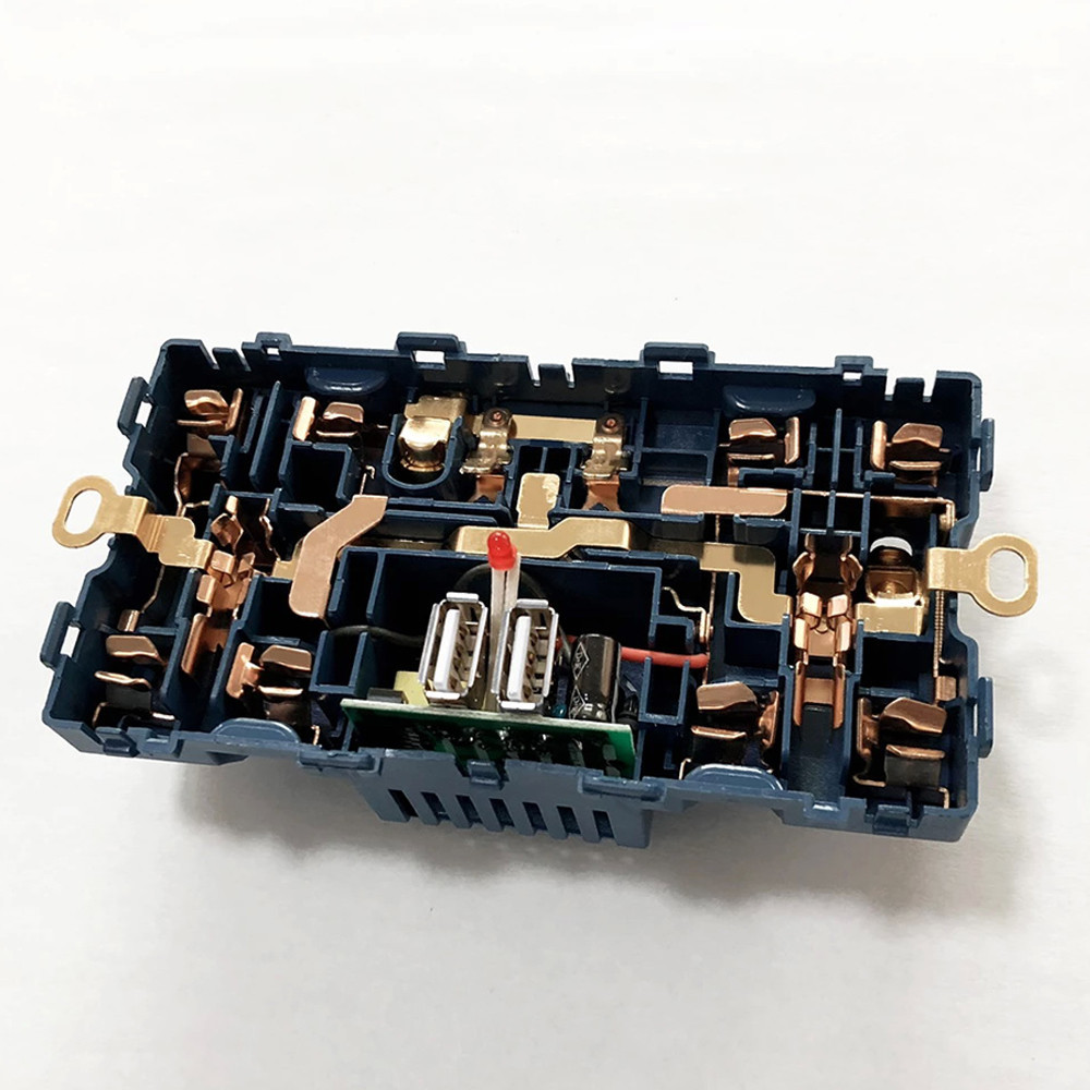 Універсальна розетка Delviz DZ-E4-11 сіра 250V 13A з 2×USB-A, кнопками живлення й індикаторами. Сумісна з усіма типами вилок Миколаїв - фото 4